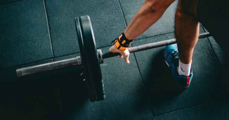 How to Build Muscle with Dumbbells at Home